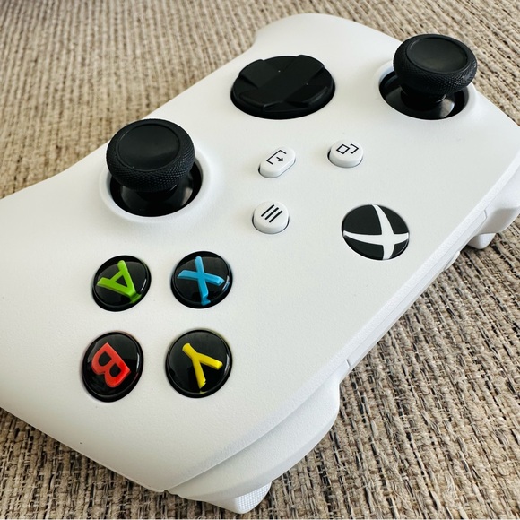 Xbox Series X|S Wireless Controller - White - Picture 10 of 12